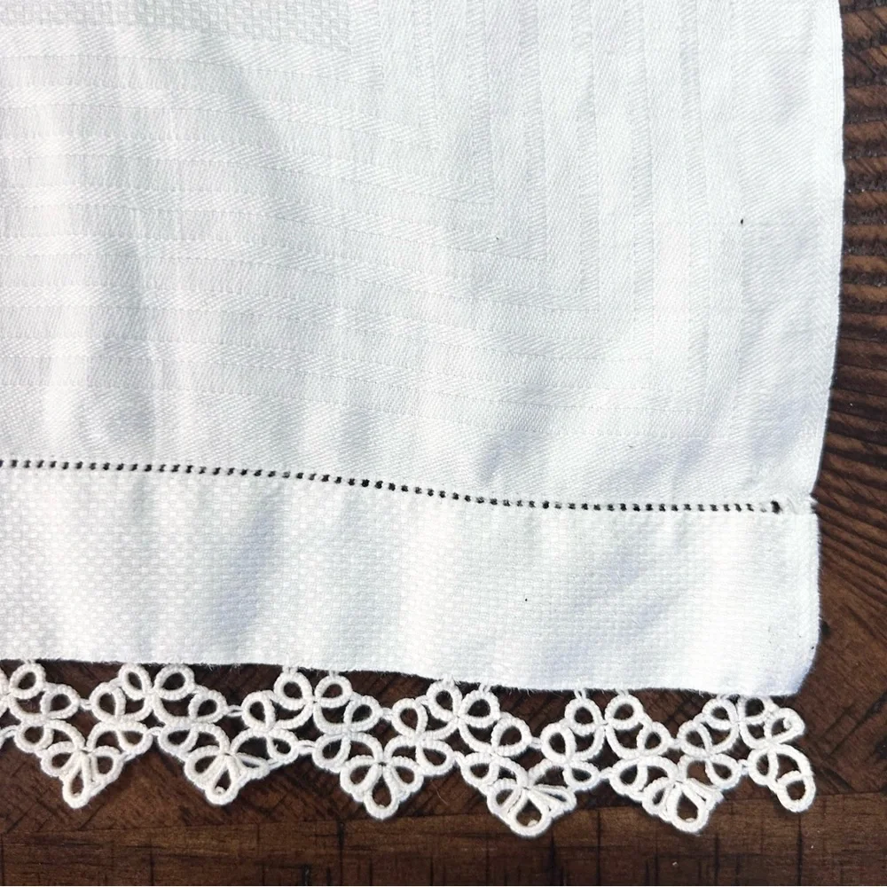 Vintage Table Runner Dresser Scarf Off White Crochet Scalloped Edges‎ Cotton